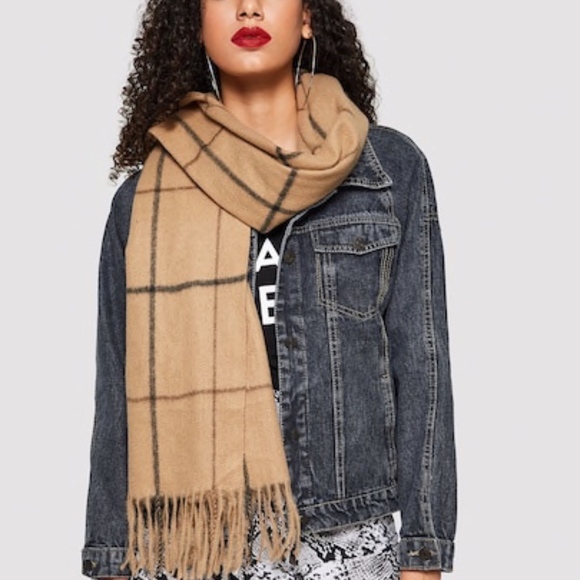 SHEIN Accessories - NEW!! Fringe Hem Grid Scarf